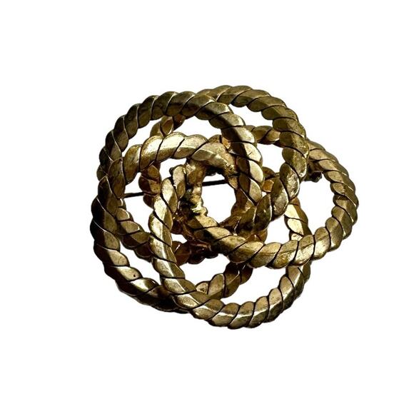 Unbranded Jewelry - Vintage Gold Knot Brooch Interwoven Circle Pin Timeless Knot Design Jewelry
